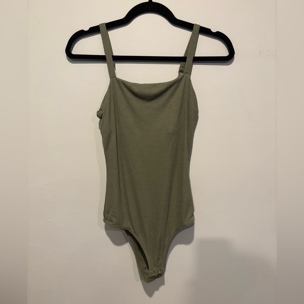 💕3/$25💕 Hollister Slim Tank Bodysuit
